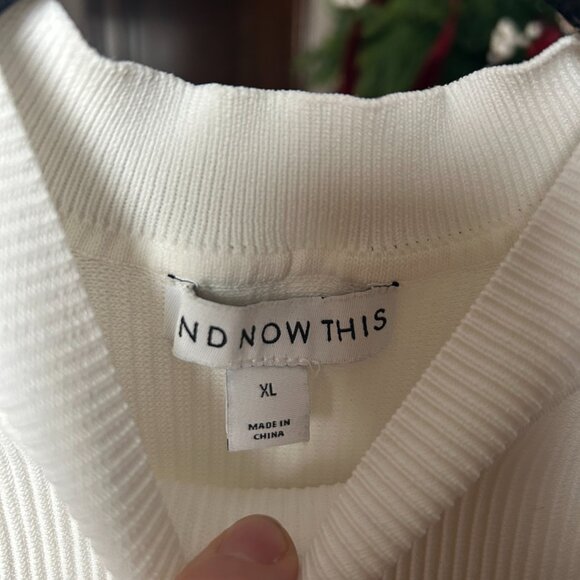 Sleveless Tank Top - Picture 2 of 3